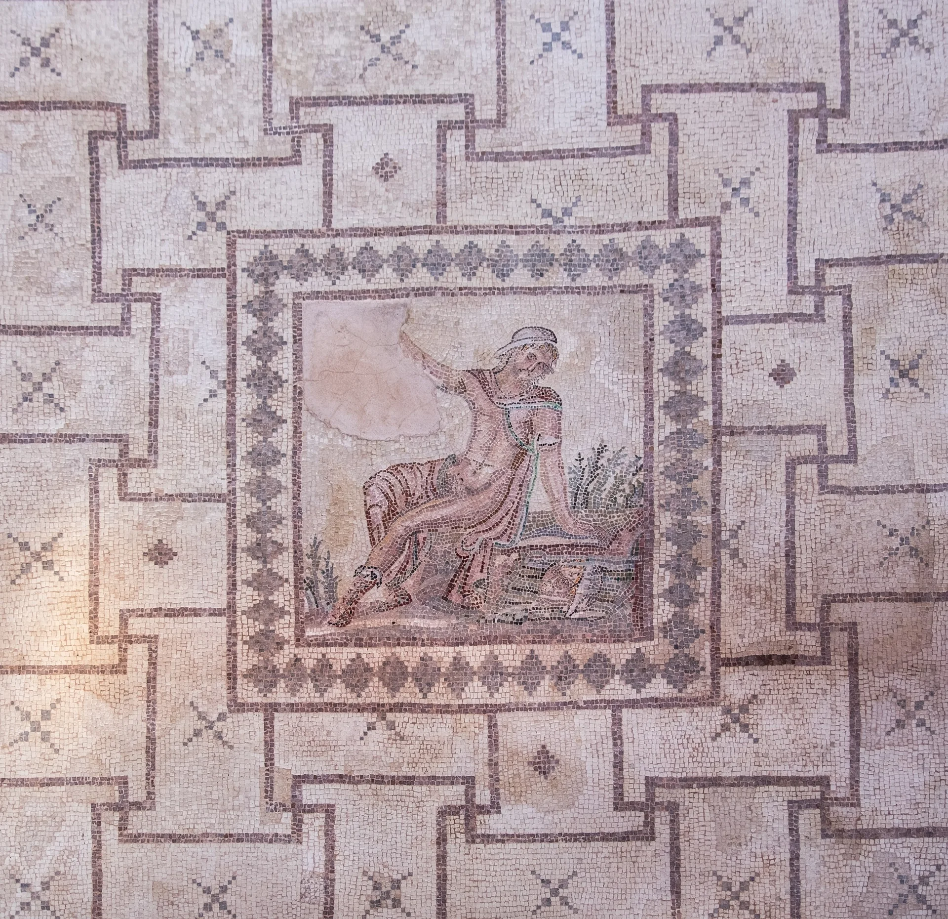 Ókori mozaik részlete a paphosi Régészeti Park House of Dionysos épületében.