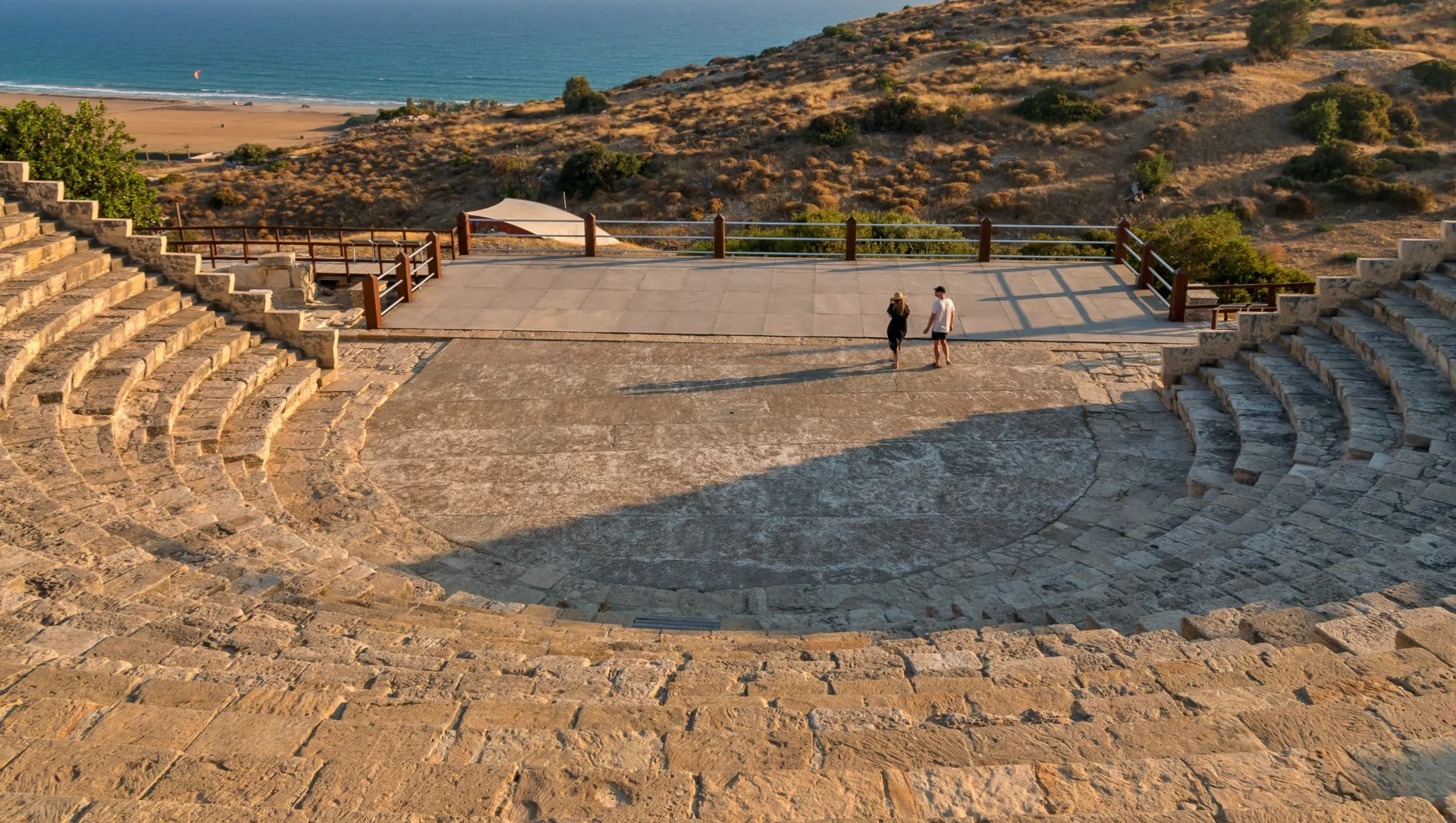 Kourion ókori színháza tengerre néző panorámával